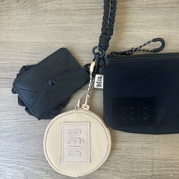 BEIS THE SPORT WRISTLET SET IN BLACK this is sold sorry I cannot remove it - Picture 2 of 6